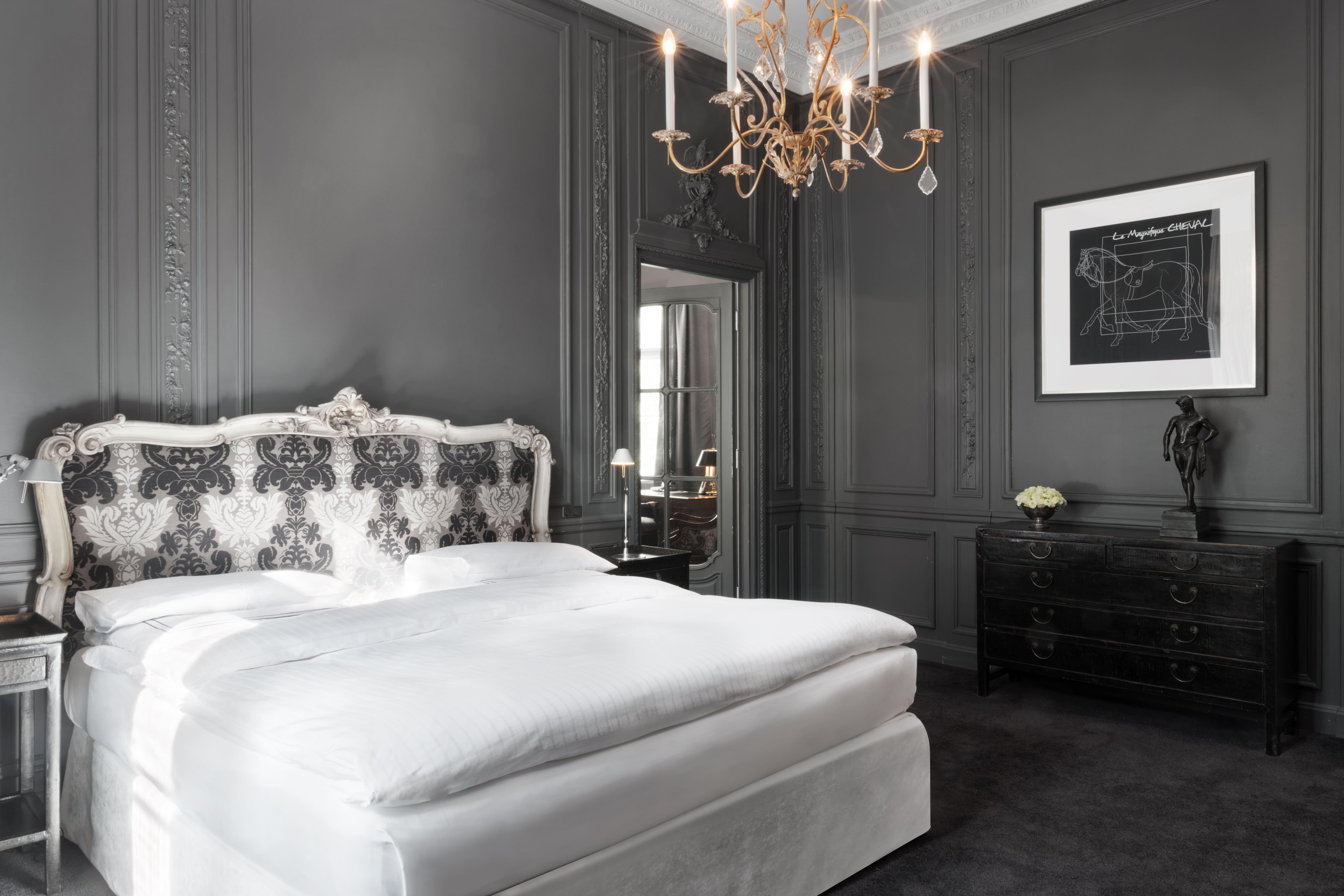 Schlosshotel Berlin Exterior photo A bedroom at the Hotel de Ville