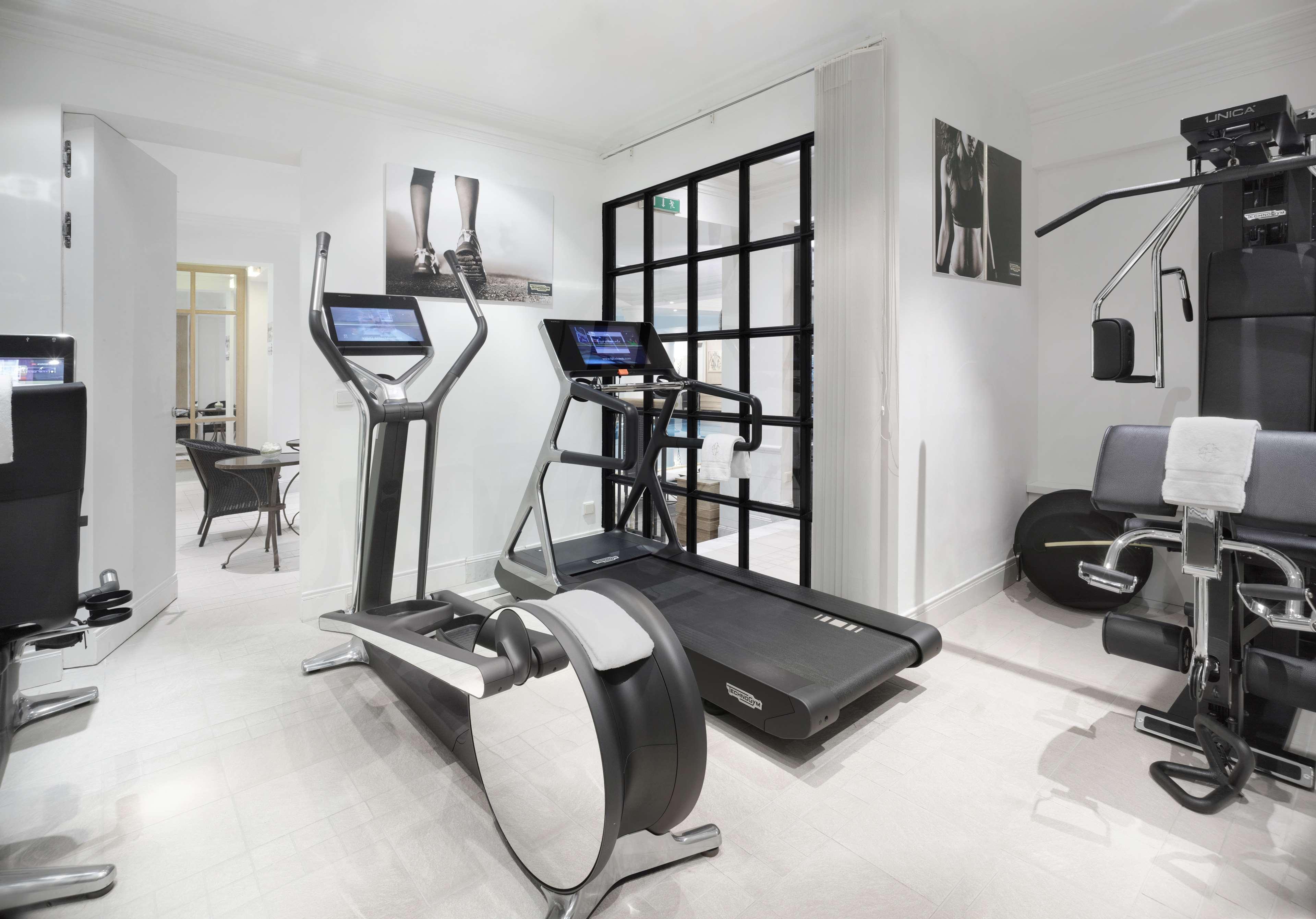 Schlosshotel Berlin Exterior photo A private gym
