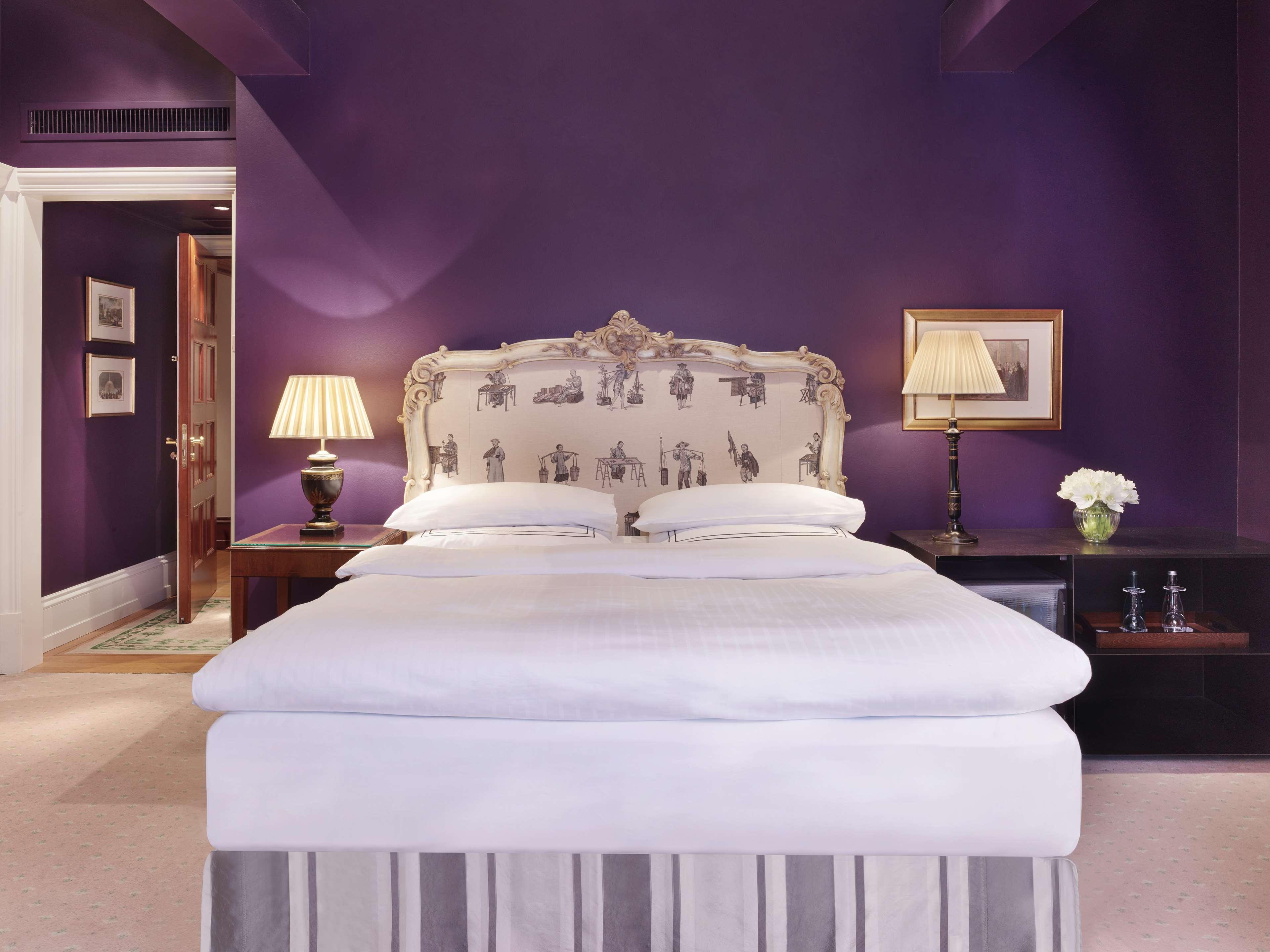 Schlosshotel Berlin Exterior photo A bedroom at the Mandarin Oriental, London