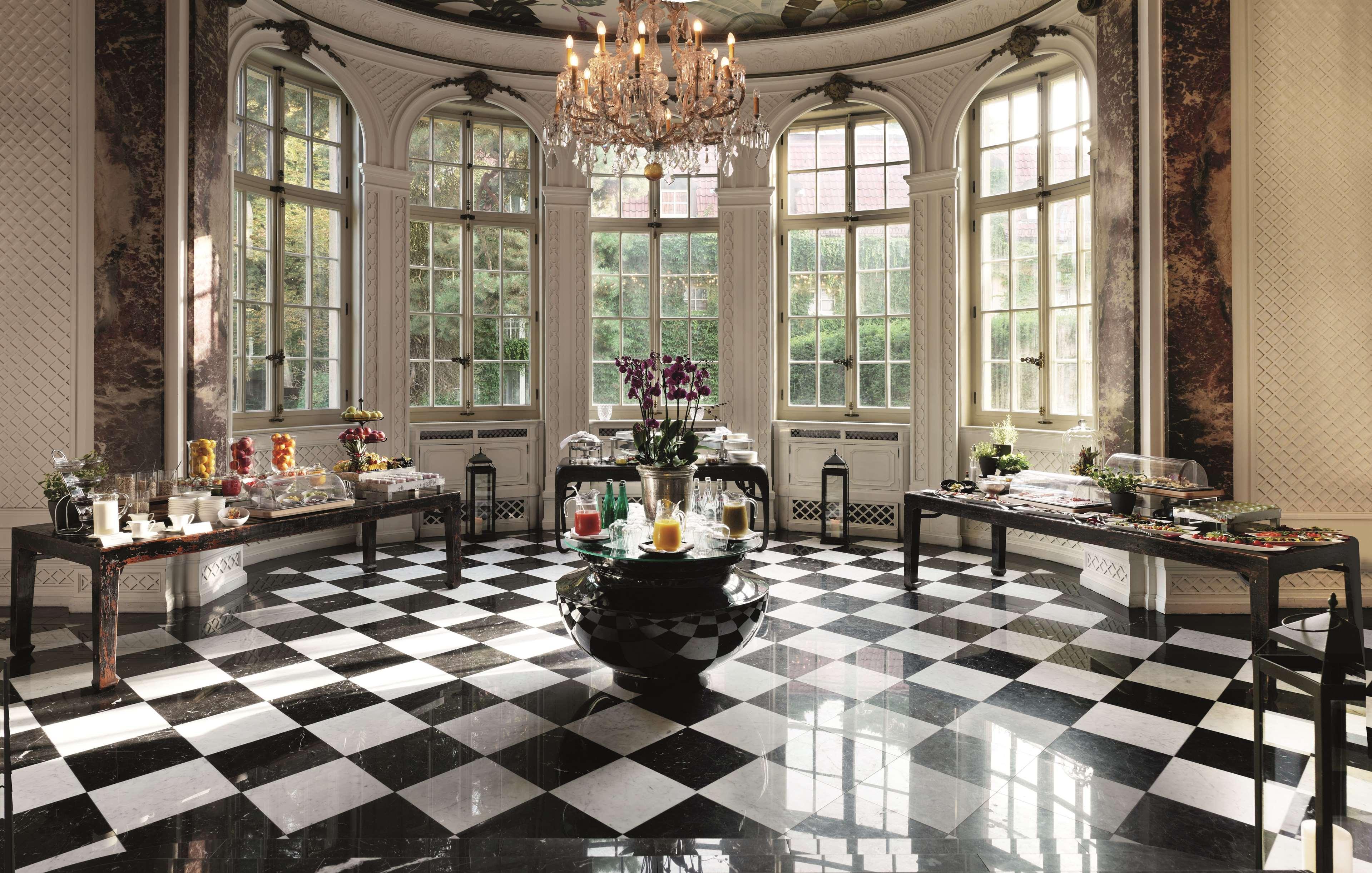 Schlosshotel Berlin Exterior photo The lobby of the Mandarin Oriental, Munich
