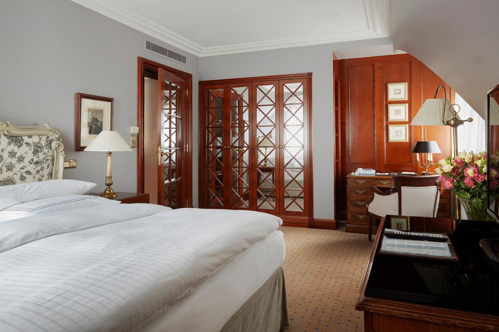 Schlosshotel Berlin Room photo