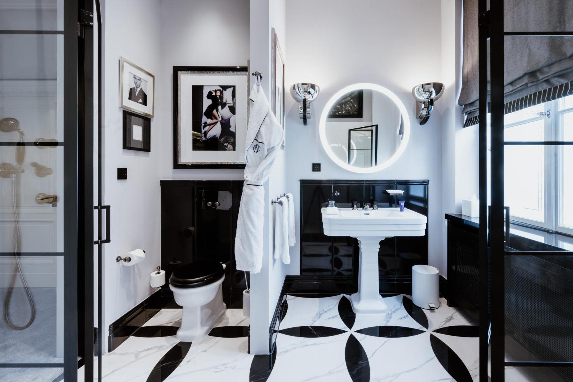 Schlosshotel Berlin Exterior photo Bathroom