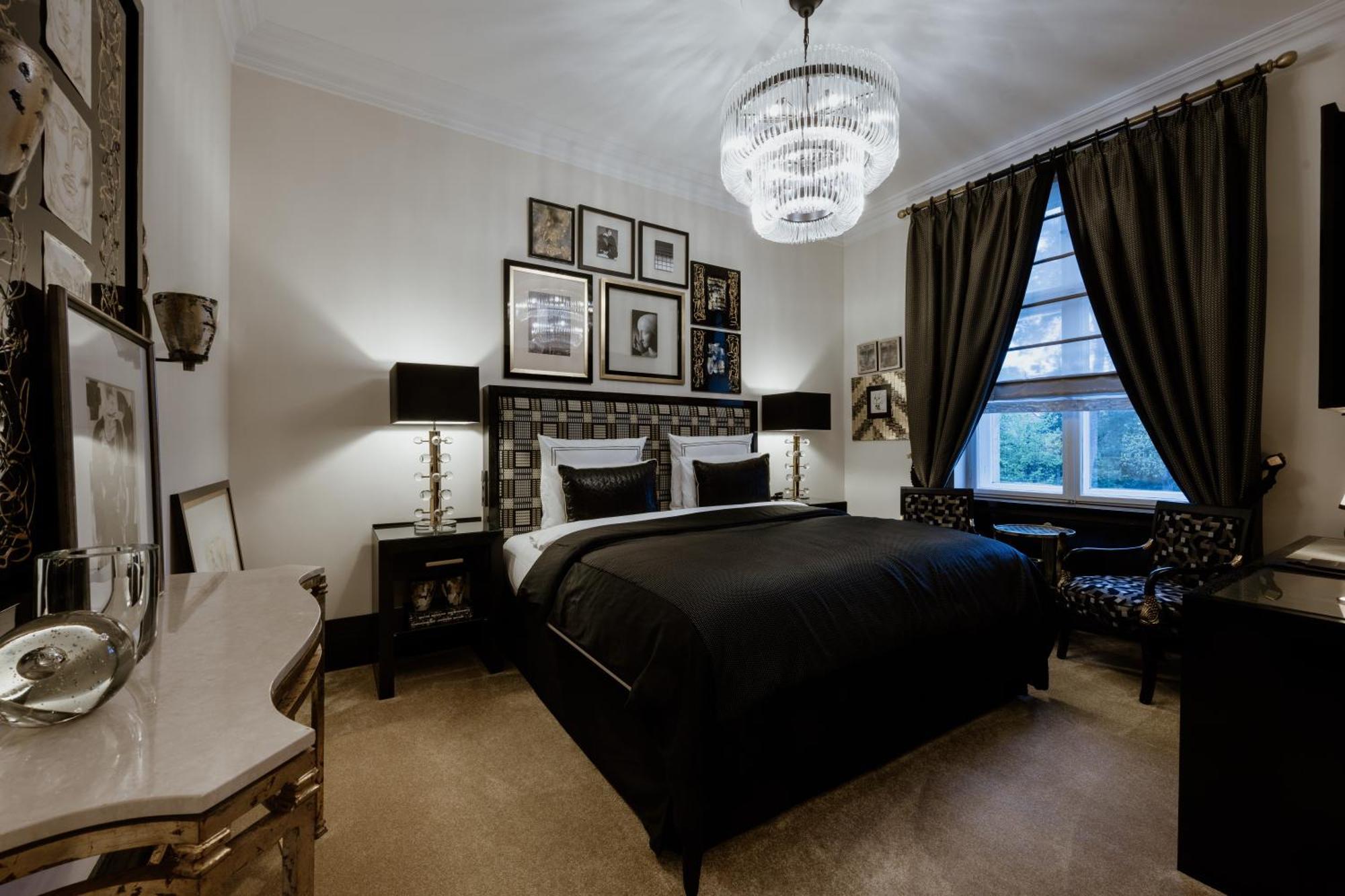Schlosshotel Berlin Exterior photo A bedroom at the hotel