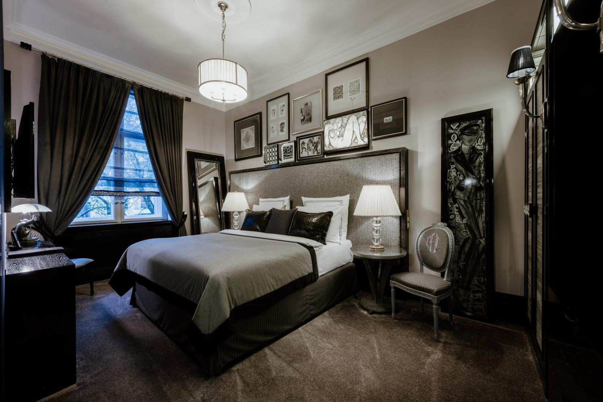 Schlosshotel Berlin Exterior photo A bedroom at the hotel