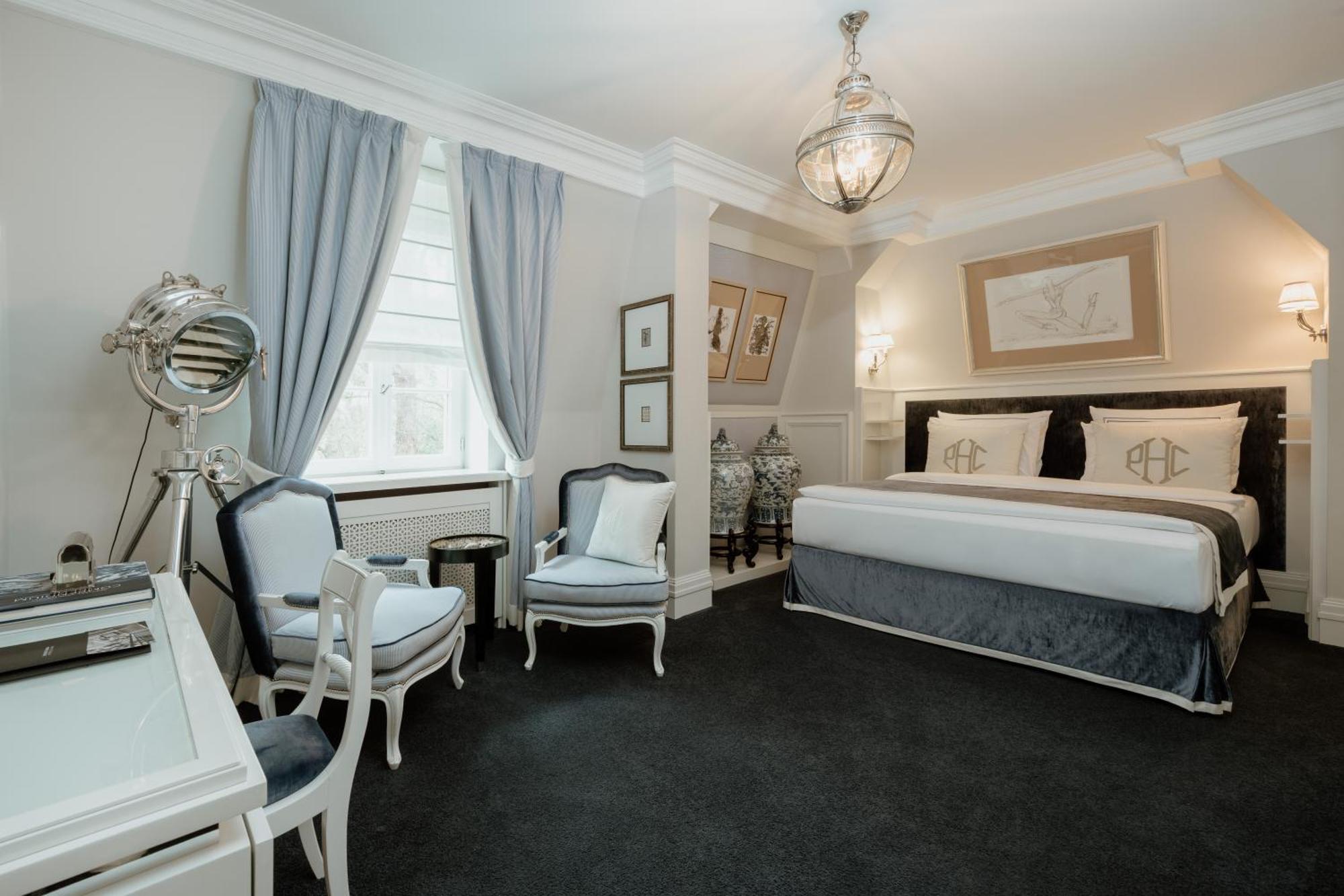 Schlosshotel Berlin Exterior photo A room at the hotel