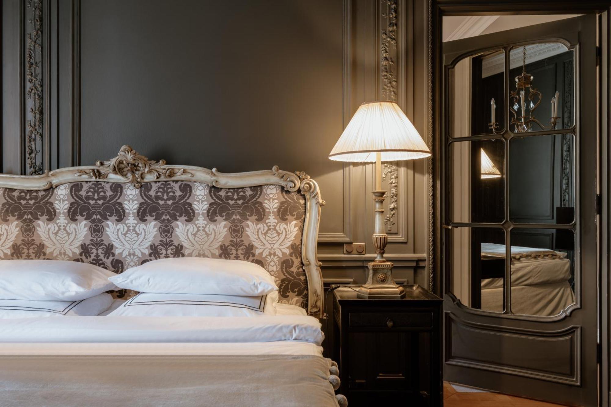 Schlosshotel Berlin Exterior photo A bedroom at the hotel