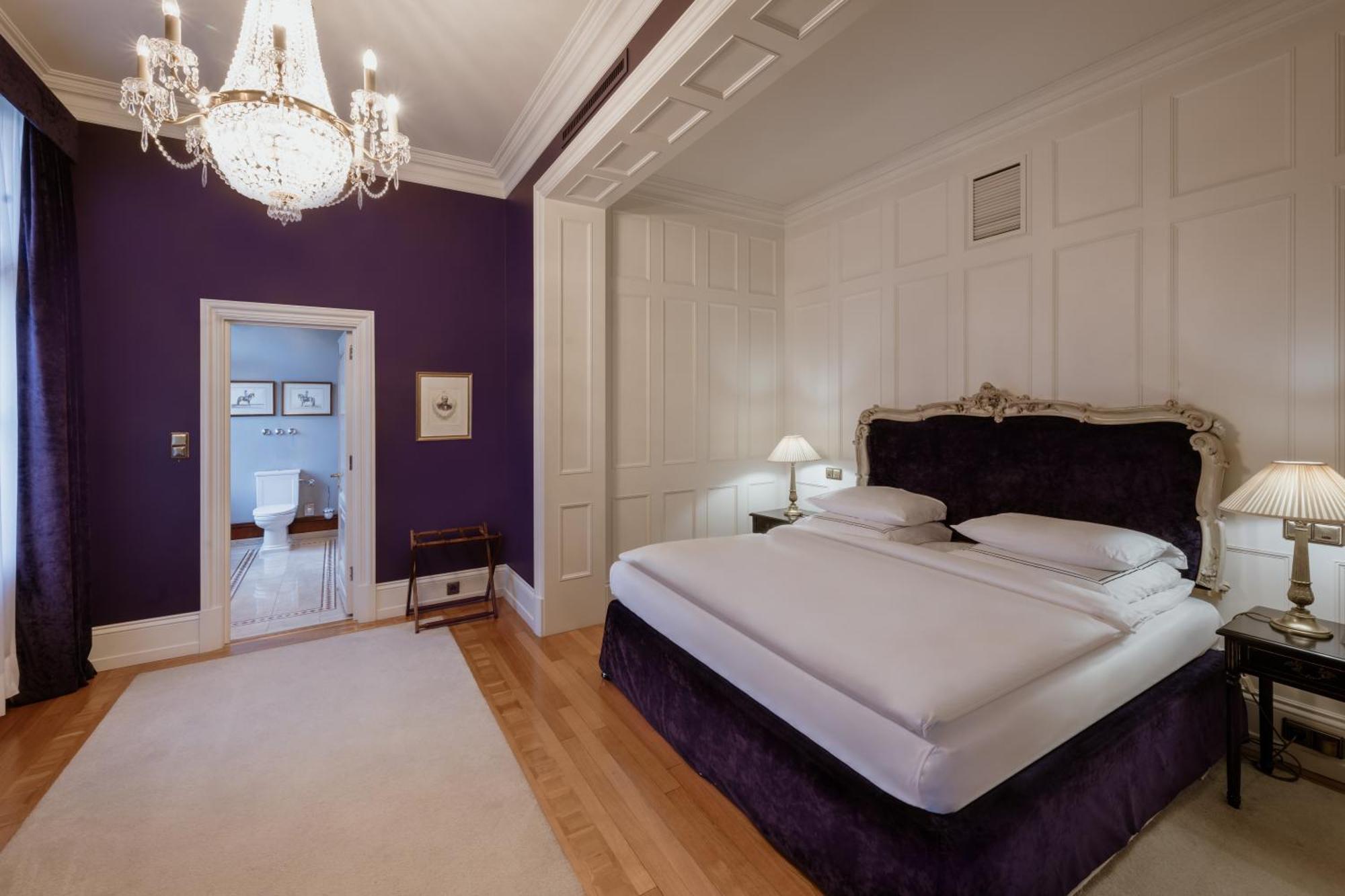 Schlosshotel Berlin Exterior photo A bedroom at the hotel