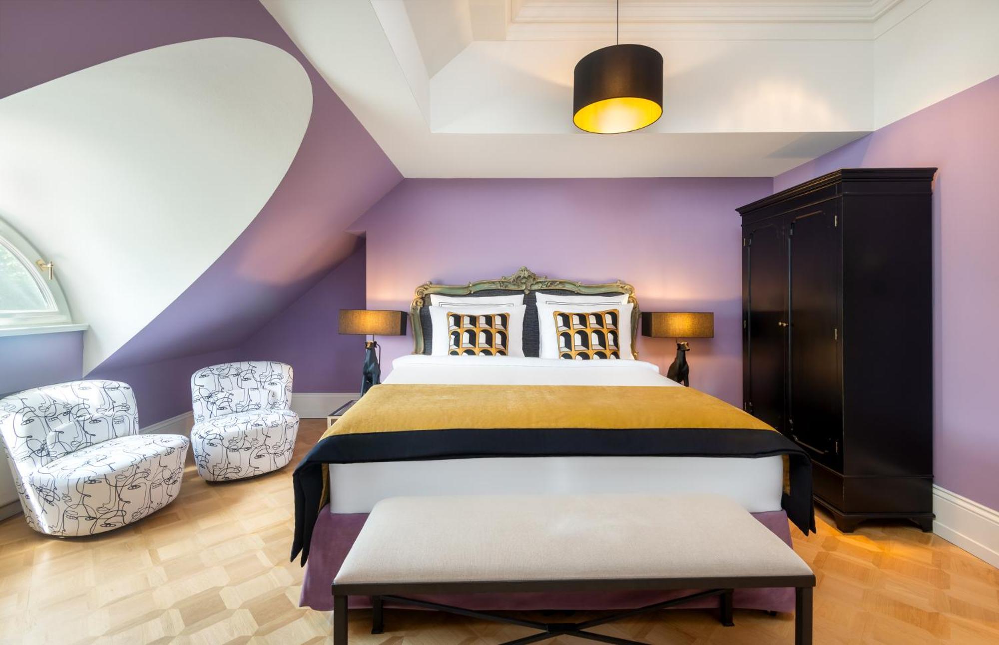 Schlosshotel Berlin Exterior photo A bedroom at the hotel